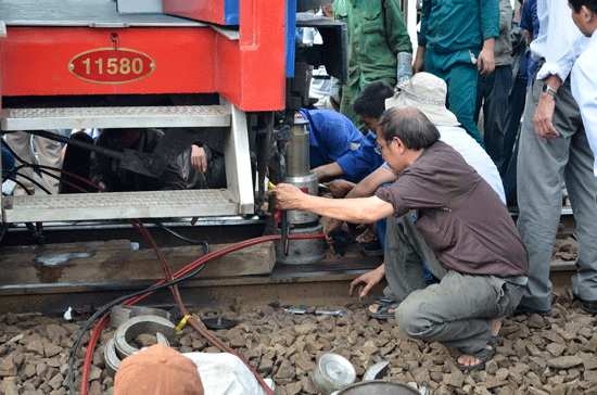 Nâng bánh lên đường ray