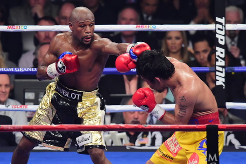 Mayweather áp đảo ở cuối trận đấu