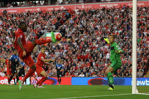 Benteke ghi bàn duy nhất cho Liverpool