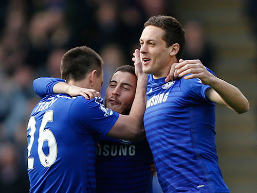 Matic (phải) là một trong những người hùng thầm lặng của Chelsea ở mùa này Ảnh: REUTERS