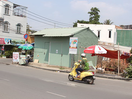 Chốt dân phòng trên đường Quốc Hương - phường Thảo Điền, quận 2, TP HCM - dựng lên rồi để đó