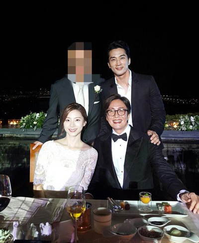 Ảnh cưới hiếm hoi của Bae Yong Joon do Song Seung Hun công bố