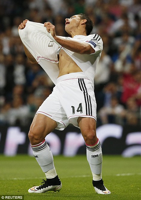 Màn ăn mừng điên cuồng của Chicharito sau khi ghi bàn giúp Real loại Atletico ở tứ kết Champions League