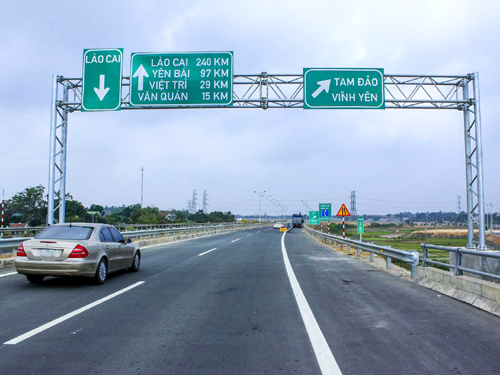 Đường cao tốc Nội Bài - Lào Cai, một trong các dự án do VEC làm chủ đầu tư và có sự tham gia của Công ty Posco E&C