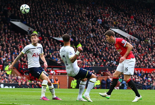 Michael Carrick góp công trong hai bàn thắng đầu tiên