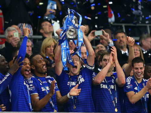 Chiếc cúp của chặng đường mới trong sự nghiệp của John Terry