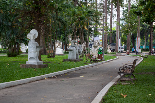 Vườn tượng tại Công viên Tao Đàn cũng là vườn tượng công cộng duy nhất ở TP HCM