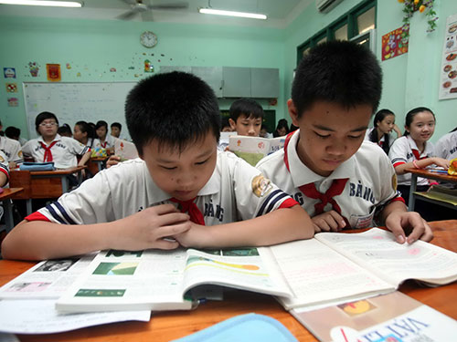 Học sinh Trường THCS Hồng Bàng (quận 5, TP HCM) trong giờ học