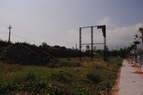 Sau 10 năm được cấp phép, dự án Khu Du lịch xanh Lăng Cô (tỉnh Thừa Thiên - Huế) vẫn chỉ là vùng đất hoang hóa Ảnh: Quang Nhật