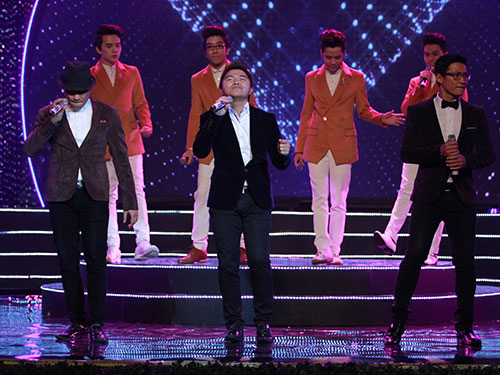 Nhóm MTV và Ayor trình diễn ca khúc Bốn chữ lắm trên sân khấu lễ trao Giải Mai Vàng 2014 Ảnh: Hoàng Triều