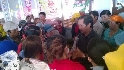Ông Nguyễn Phi Hổ, Phó trưởng Ban Chính sách pháp luật LĐLĐ TP HCM, giải đáp thắc mắc về pháp luật cho người lao động