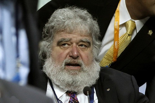 Chuck Blazer, cứu ủy viên FIFA người Mỹ, đang hợp tác với FBI để giảm nhẹ tội danh