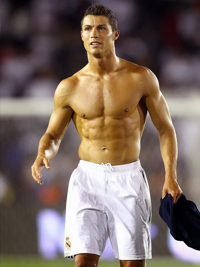 Dáng cơ thể chuẩn như superman của Ronaldo