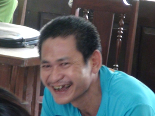 Thoát án tử, Nguyễn Văn Hoàn đã không kìm chế được, ngồi cười không ngừng trước tòa.