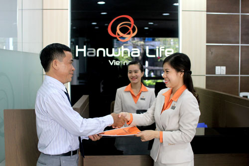 Khách hàng yên tâm khi mua bảo hiểm của Hanwha Life