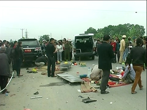 Hiện trường vụ TNGT thảm khốc tại Hưng Yên chiều ngày 30 Tết khiến 4 người chết - Ảnh Pháp luật Việt Nam