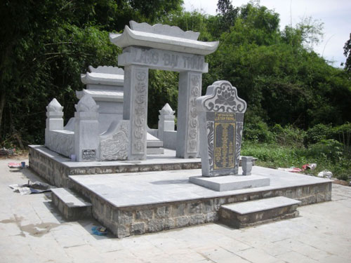 Lăng mộ Việt Nam Đại thần Lê Văn Phong tại ấpTháp, xã Thái Mỹ, huyện Củ Chi, TP HCM