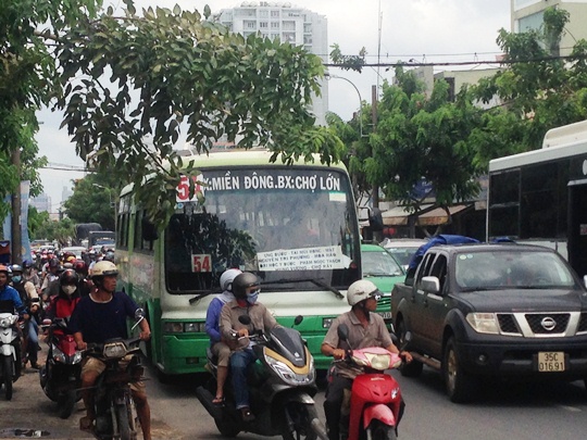 Vụ tai nạn làm giao thông qua khu vực bị ùn ứ nghiêm trọng