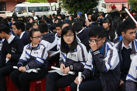 Thí sinh các trường THPT tập trung tại Trường THPT Bùi Thị Xuân, Đà Lạt