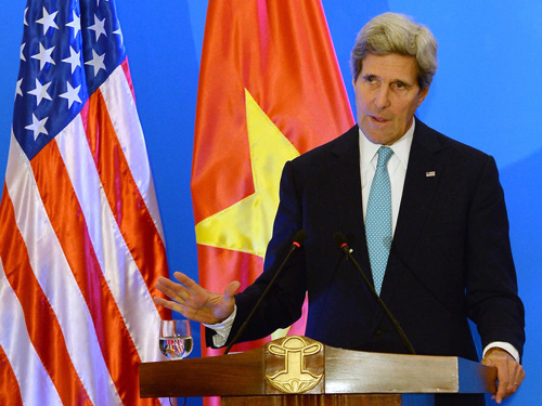 Ngoại trưởng John Kerry trong chuyến thăm Việt Nam vào tháng 8