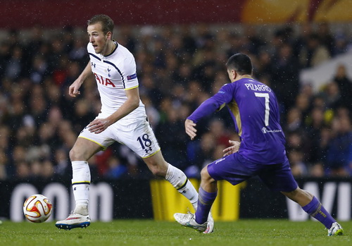 Harry Kane (trái) không giúp được Tottenham giành chiến thắng trước Fiorentina