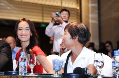 Maggie Q và người mẹ Việt Nam tên Hồng