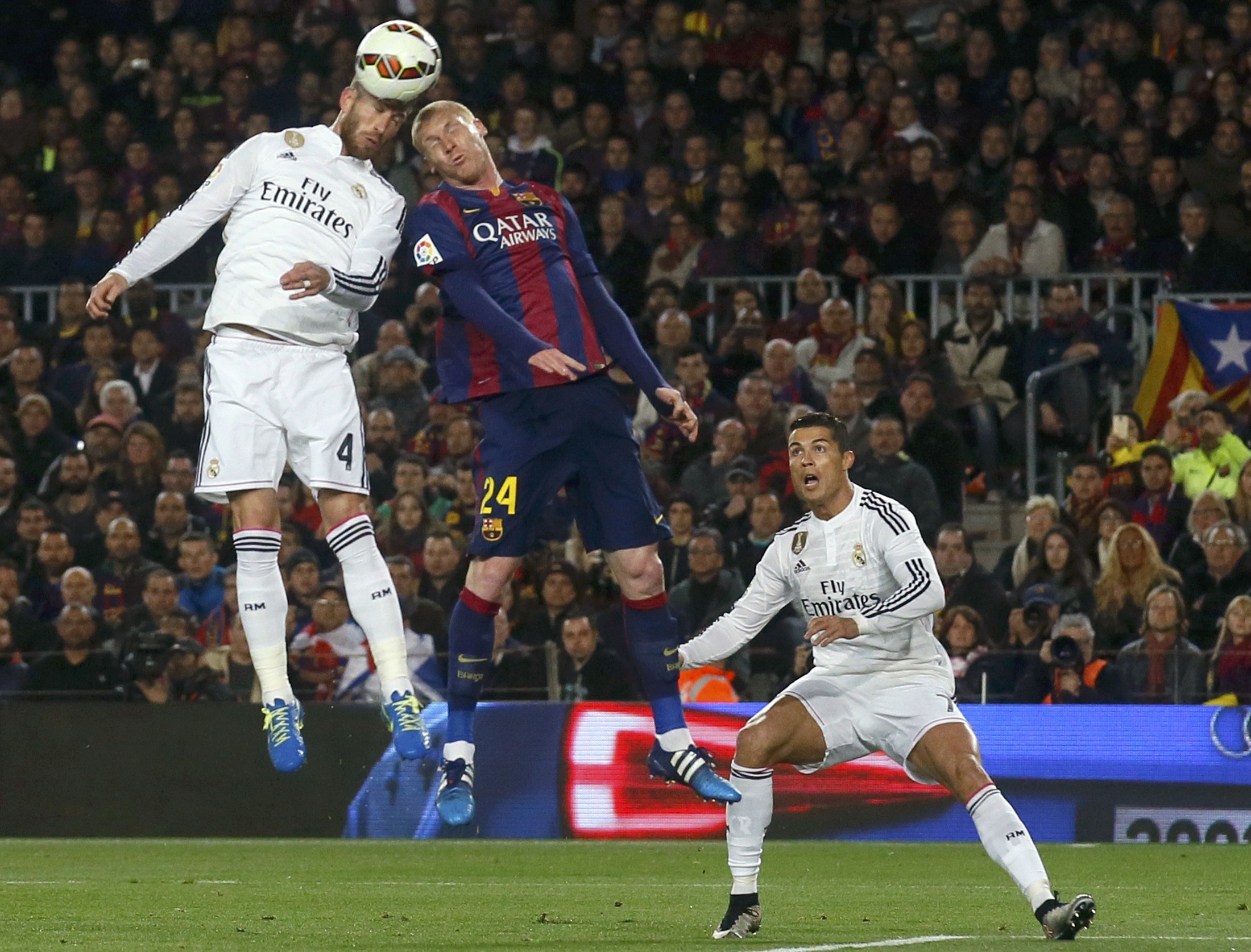 Suarez không cắn người, Barca thắng siêu kinh điển
