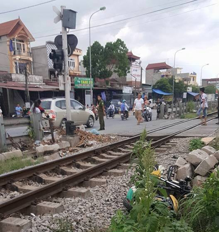 Hiện trường vụ tai nạn nam sinh bị tàu hỏa tông chết trên đường trở về nhà sau khi thi tốt nghiệp THPT quốc gia