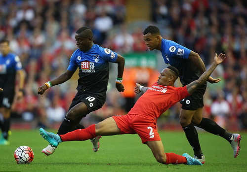 Bournemouth (áo xanh đen) nhận thất bại cay đắng trước Liverpool