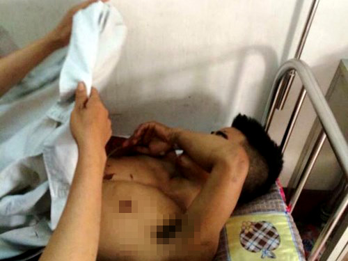 Nguyễn Ngọc Tuấn cấp cứu tại bệnh viện