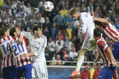Ramos đánh đầu ghi bàn trong trận chung kết mùa trước với Atletico Madrid