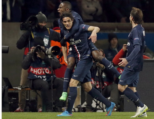 Cavani gỡ hòa may mắn cho PSG, đưa trận đấu về vạch xuất phát trước lượt về