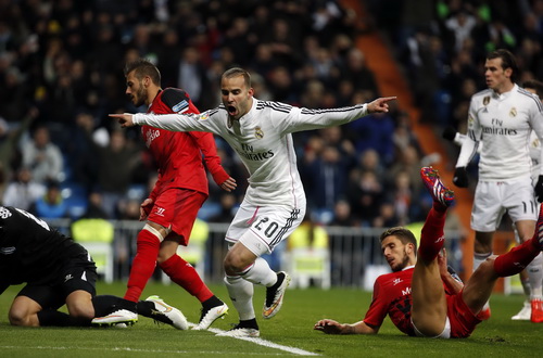 Jese ghi bàn thứ nhì cho Real từ sai sót của Sevilla