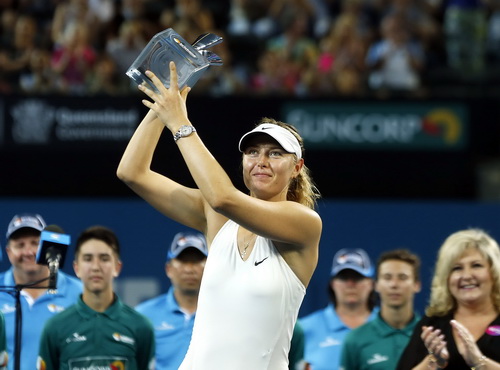 Sharapova có danh hiệu đầu tiên trong năm 2015, thách thức Serena tại giải Úc mở rộng