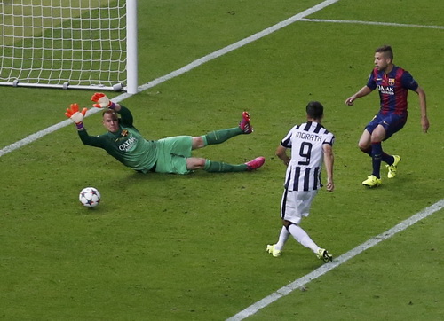 Alvaro Morata ghi bàn gỡ hòa 1-1 cho Juventus
