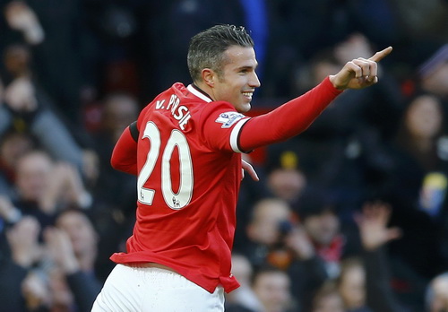 Van Persie vui mừng sau bàn mở tỉ số cho Man United