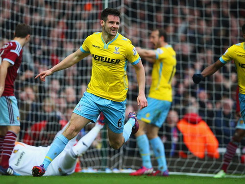 Scott Dann (6) nhấn chìm West Ham tại Upton Park