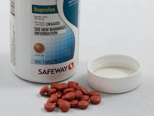 Cơ quan Dược phẩm châu Âu cảnh báo liều dùng ibuprofen 2,4g/ngày có thể làm tăng nguy cơ đau tim, đột quỵ. Ảnh: Medical Xpress