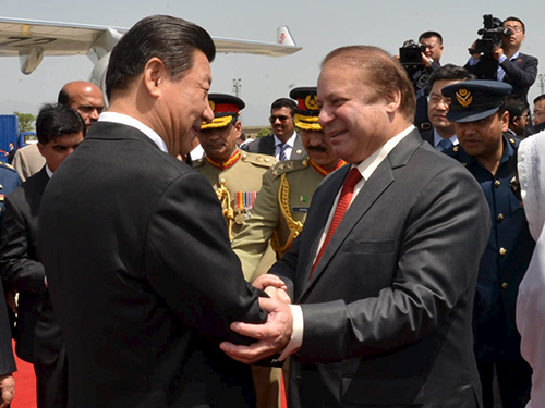 Thủ tướng Pakistan Nawaz Sharif và Chủ tịch Trung Quốc Tập Cận Bình. Ảnh: CN