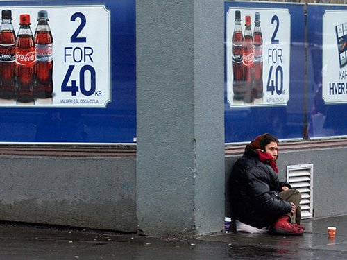 Một phụ nữ xin tiền tại trung tâm TP Bergen - Na Uy
Ảnh: Reuters