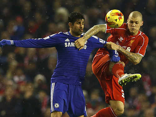 Được nghỉ ngơi cuối tuần qua, tiền đạo Diego Costa (trái) của Chelsea và Skrtel của Liverpool sẽ tái đấu trong trận lượt về hứa hẹn căng thẳngẢnh: REUTERS