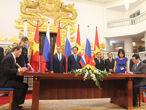 Hai Thủ tướng chứng kiến lễ ký kết kế hoạch của Tổ Công tác cấp cao về kế hoạch các dự án ưu tiên năm 2015