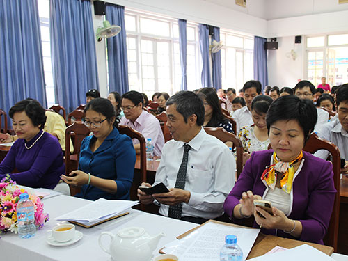 Cán bộ và CNVC-LĐ quận 5, TP HCM nhắn tin ủng hộ chương trình “Xây dựng Khu Tưởng niệm Chiến sĩ Gạc Ma”