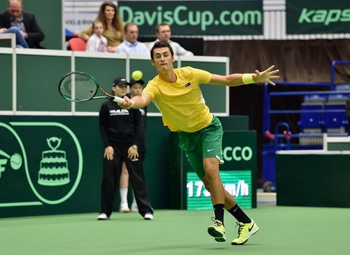 Bernard Tomic sắm vai người hùng của tuyển Úc