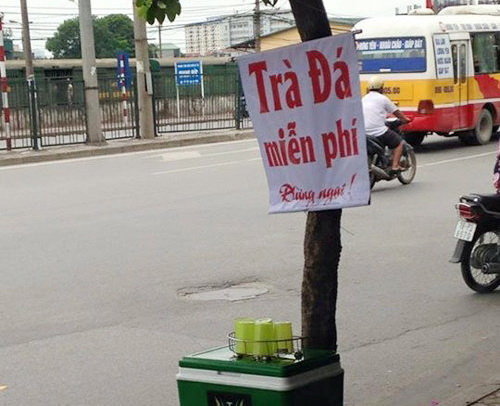 Bình trà đá trước khi bị thu giữ. Ảnh Nam Anh (Tuổi Trẻ)