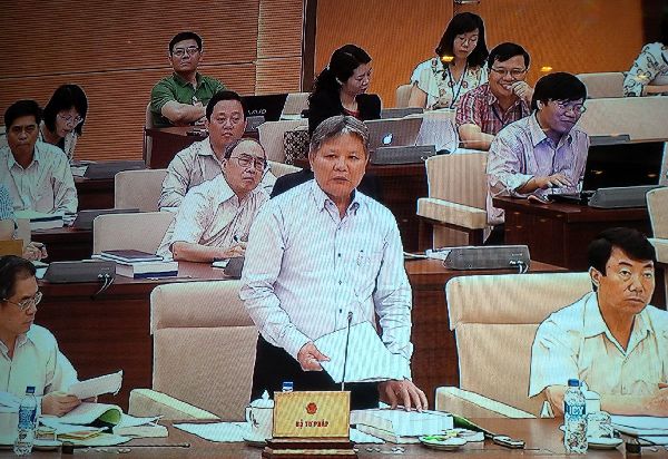Bộ trưởng Tư pháp Hà Hùng Cường phát biểu trước Uỷ ban Thường vụ Quốc hội