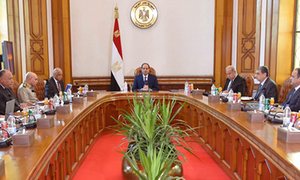 Tổng thống Ai Cập Abdel Fattah El Sisi chủ trì cuộc họp báo của Hội đồng An ninh Quốc gia sau vụ MS804 mất tích. Ảnh: GUARDIAN