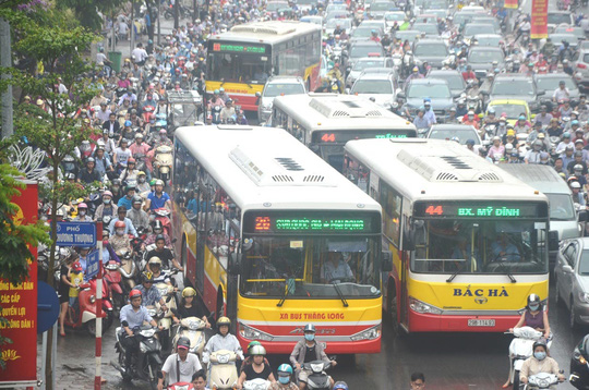 
Ùn tắc giao thông trên đường Tây Sơn, quận Đống Đa, TP Hà Nội
