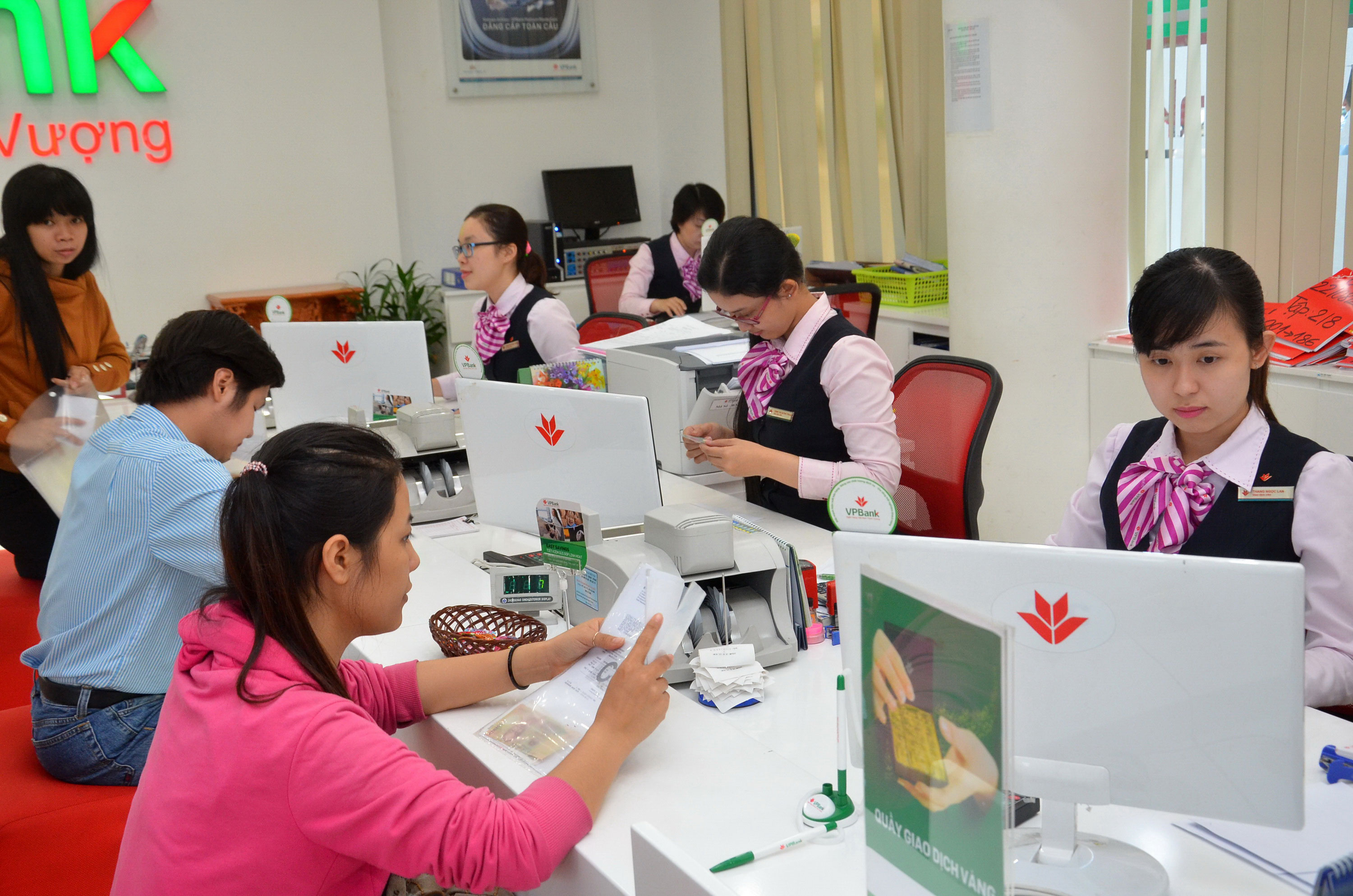 Khách hàng mất tiền, trách nhiệm thuộc về ai?
