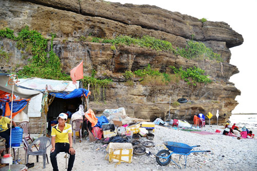 Thắng cảnh Hang Cau - một trong những điểm có tầng địa chất quý hiếm bị xâm lấn khiến hư hại nặng